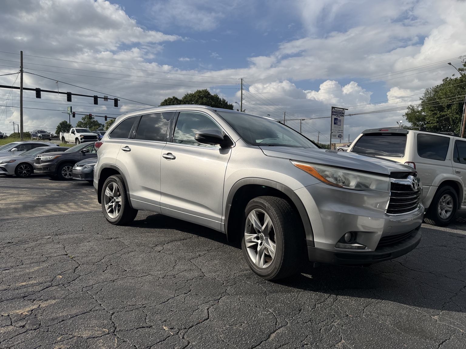 2014 Toyota Highlander exterior view