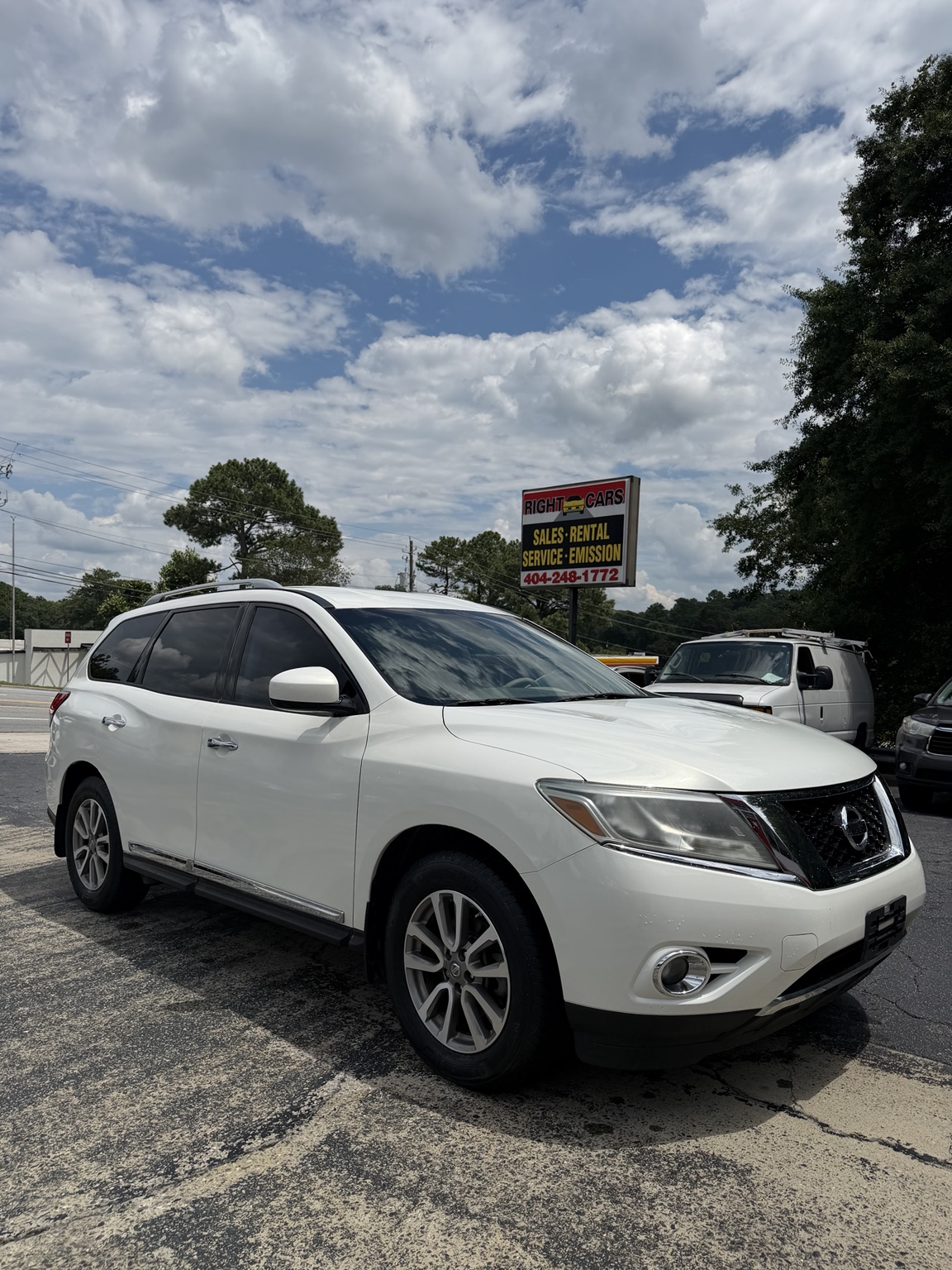 2014 Nissan Pathfinder exterior view